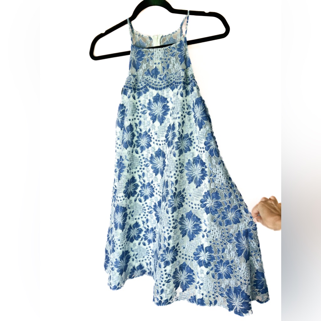 Belle Badgley Mischka Sleeveless Shift Dress Blue & White Lace Size 6 Euc